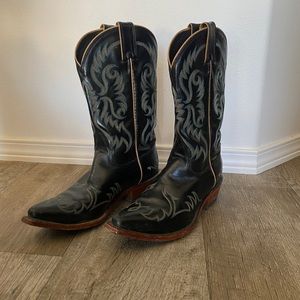 Nocoma Boots. Size 8 1/2. Black.